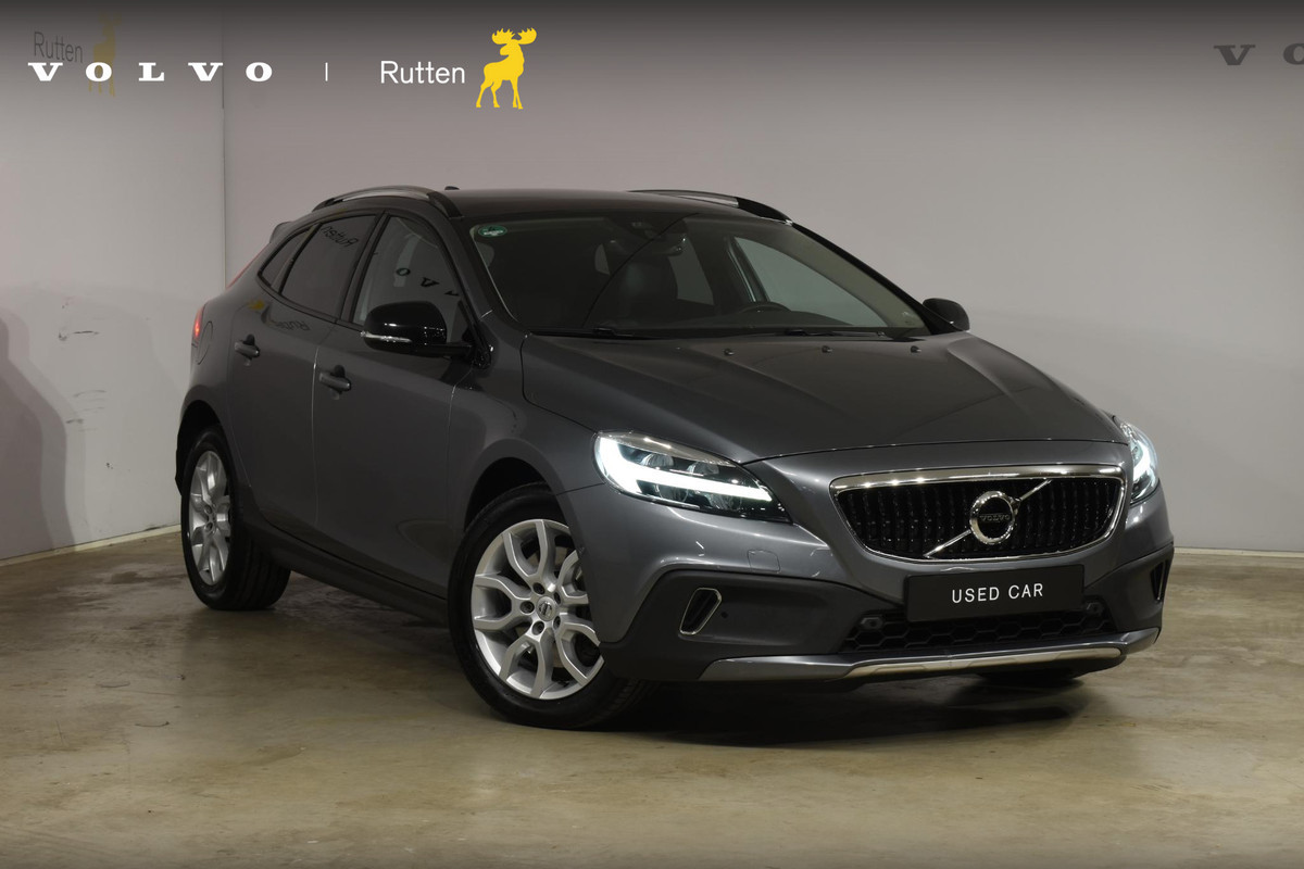Volvo V40 Cross Country T3 152PK Polar+ Luxury Automaat / Navigatie / Trekhaak / Leren bekleding / Stoelverwarming / Parkeersensoren v+a / Panoramadak / Achteruitrijcamera / Privacy Glass