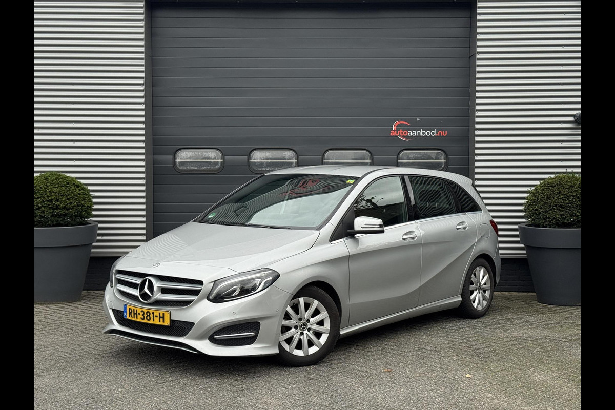 Mercedes-Benz B-Klasse 180 d Business Solution | Navigatie | Camera | Stoelverwarming | LED | Lichtmetalen Velgen |