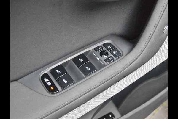 Polestar 2 Long Range Dual Motor Launch Edition 78kWh | Trekhaak | Panoramadak | Harman Kardon | Privacy glas |