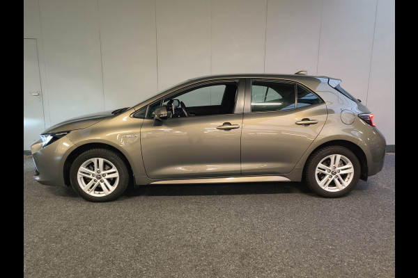 Toyota Corolla 1.8 Hybrid Active Rijklaar + 12 maanden Bovag-garantie Henk Jongen Auto's in Helmond,  al 50 jaar service zoals 't hoort!