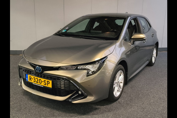Toyota Corolla 1.8 Hybrid Active Rijklaar + 12 maanden Bovag-garantie Henk Jongen Auto's in Helmond,  al 50 jaar service zoals 't hoort!