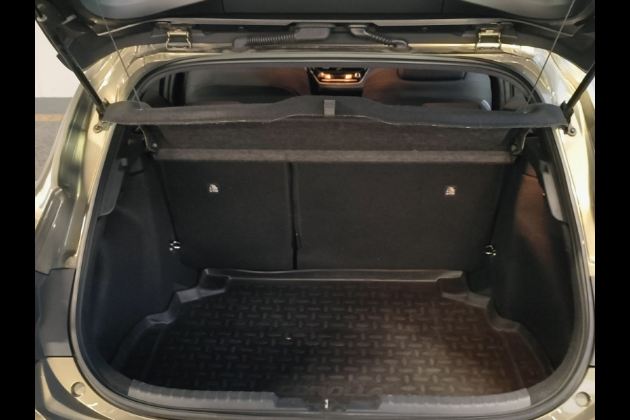 Toyota Corolla 1.8 Hybrid Active Rijklaar + 12 maanden Bovag-garantie Henk Jongen Auto's in Helmond,  al 50 jaar service zoals 't hoort!