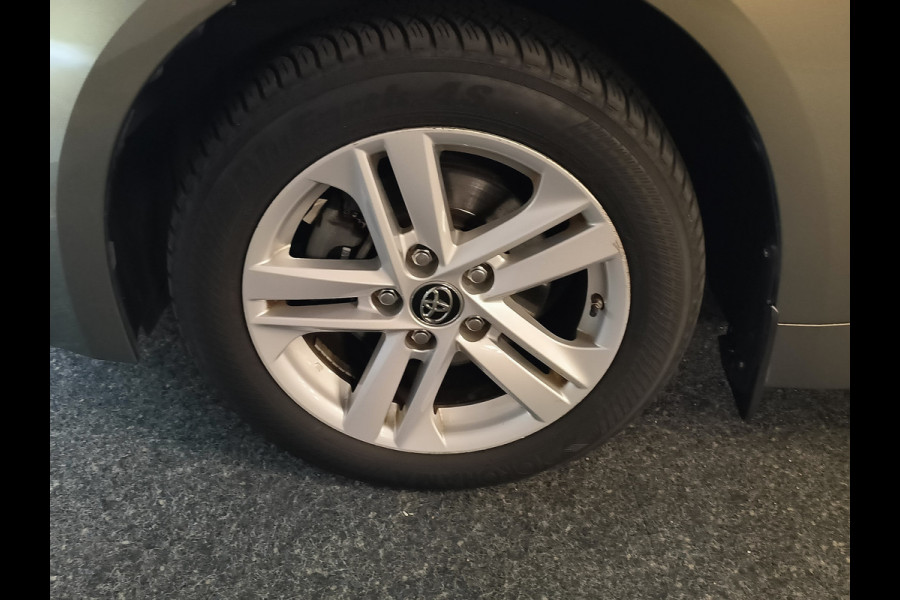 Toyota Corolla 1.8 Hybrid Active Rijklaar + 12 maanden Bovag-garantie Henk Jongen Auto's in Helmond,  al 50 jaar service zoals 't hoort!