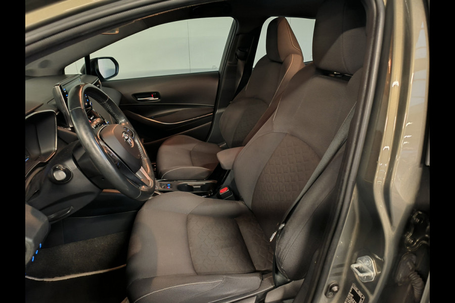 Toyota Corolla 1.8 Hybrid Active Rijklaar + 12 maanden Bovag-garantie Henk Jongen Auto's in Helmond,  al 50 jaar service zoals 't hoort!