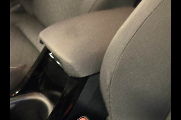 Toyota Corolla 1.8 Hybrid Active Rijklaar + 12 maanden Bovag-garantie Henk Jongen Auto's in Helmond,  al 50 jaar service zoals 't hoort!