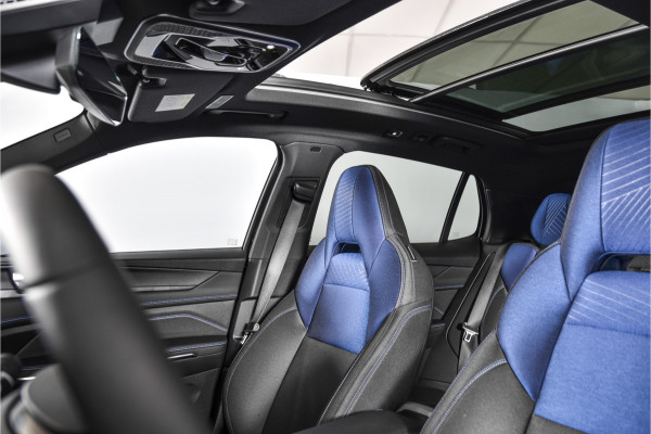 Lynk & Co 01 1.5 PHEV 261PK MY24 | Afn. Trekhaak | Donkere hemel | 7.4 kWh Boordlader | Stoel-+Stuurverw. |  360 Camera | S/K-panodak | Adapt. Cruise | Memory |  | Elek. klep | LM 20" | 1213 TR