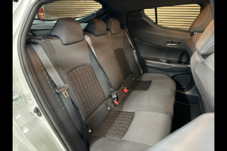 Toyota C-HR 1.8 Hybrid Business Plus | 18' inch | Camera | Carplay | LED | DAB | Adaptive Cruise Control