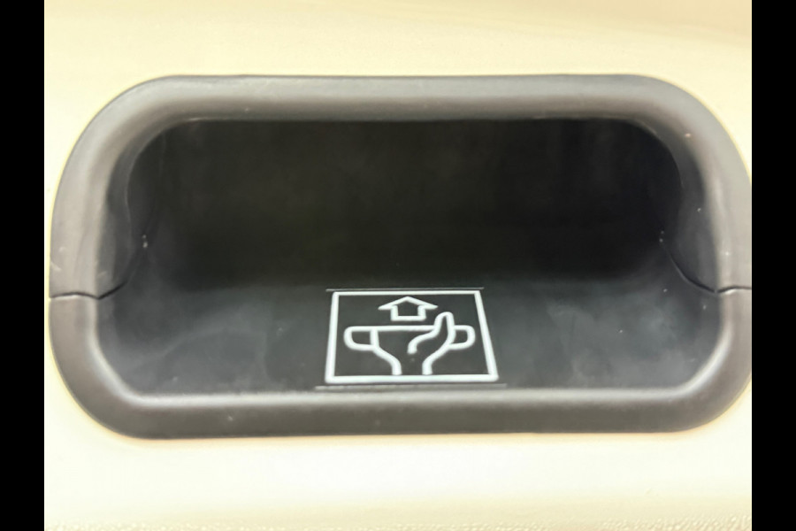 Toyota C-HR 1.8 Hybrid Business Plus | 18' inch | Camera | Carplay | LED | DAB | Adaptive Cruise Control