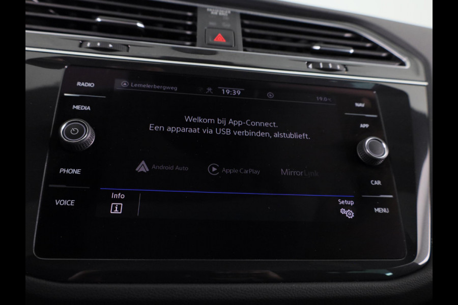 Volkswagen Tiguan 1.5 TSI R-Line Business 150PK | Automaat (DSG) | Panoramadak | 20 Inch | Camera | Winterpakket | Keyless entry