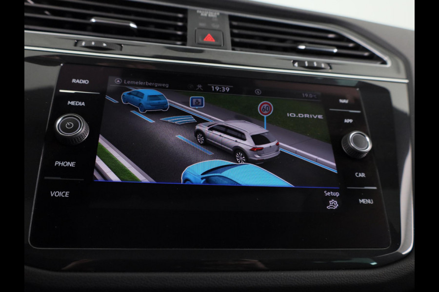 Volkswagen Tiguan 1.5 TSI R-Line Business 150PK | Automaat (DSG) | Panoramadak | 20 Inch | Camera | Winterpakket | Keyless entry