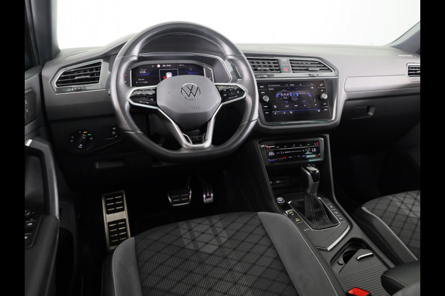 Volkswagen Tiguan 1.5 TSI R-Line Business 150PK | Automaat (DSG) | Panoramadak | 20 Inch | Camera | Winterpakket | Keyless entry
