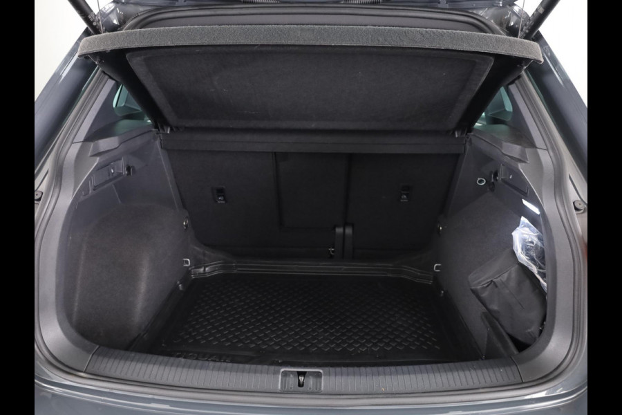 Volkswagen Tiguan 1.5 TSI R-Line Business 150PK | Automaat (DSG) | Panoramadak | 20 Inch | Camera | Winterpakket | Keyless entry