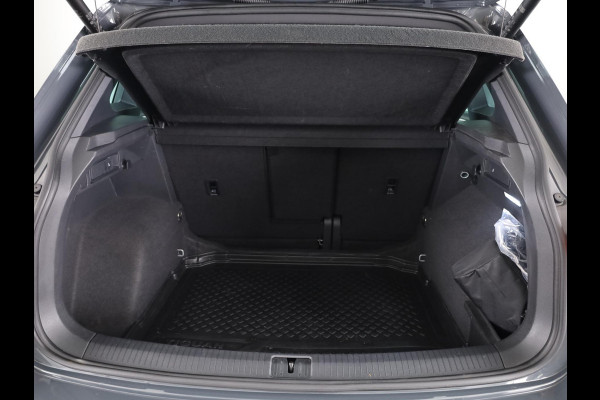 Volkswagen Tiguan 1.5 TSI R-Line Business 150PK | Automaat (DSG) | Panoramadak | 20 Inch | Camera | Winterpakket | Keyless entry