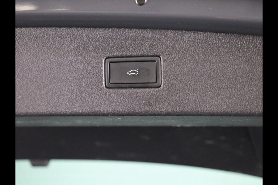 Volkswagen Tiguan 1.5 TSI R-Line Business 150PK | Automaat (DSG) | Panoramadak | 20 Inch | Camera | Winterpakket | Keyless entry