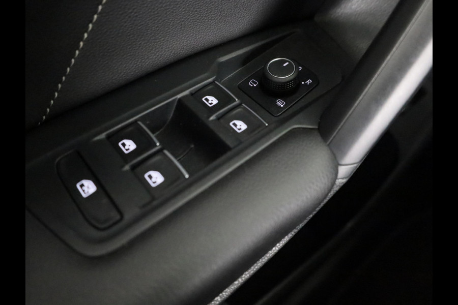 Volkswagen Tiguan 1.5 TSI R-Line Business 150PK | Automaat (DSG) | Panoramadak | 20 Inch | Camera | Winterpakket | Keyless entry