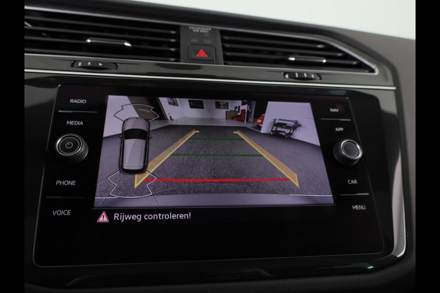 Volkswagen Tiguan 1.5 TSI R-Line Business 150PK | Automaat (DSG) | Panoramadak | 20 Inch | Camera | Winterpakket | Keyless entry