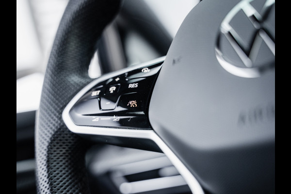 Volkswagen Golf 1.5 eTSI R-Line Business