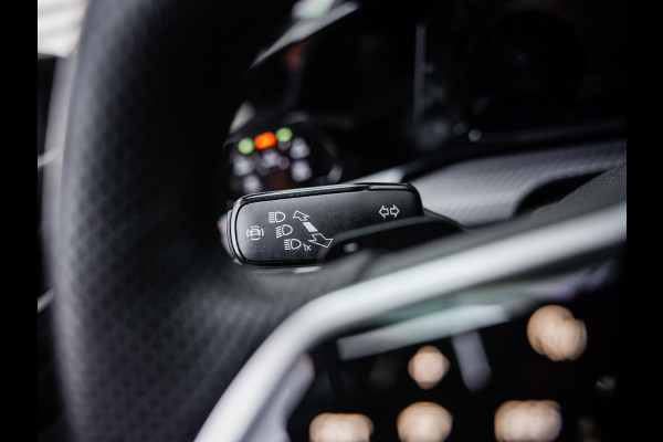 Volkswagen Golf 1.5 eTSI R-Line Business