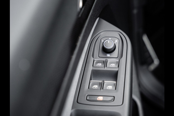 Volkswagen Golf 1.5 eTSI R-Line Business