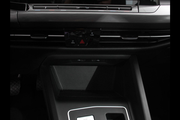 Volkswagen GOLF Variant 1.5 eTSI 150pk DSG Style | Navigatie | Apple Carplay/Android Auto | Climate Control | Camera | Parkeersensoren | Park Assist | Adaptive Cruise control | Wegklapbare trekhaak | Stoel- en stuurverwarming | Climatronic | Virtual Cockpit