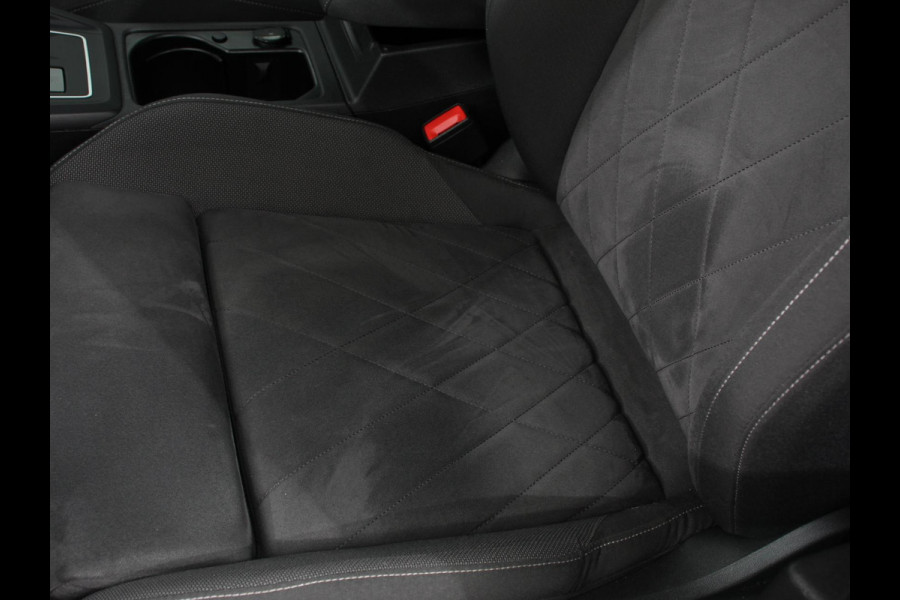 Volkswagen GOLF Variant 1.5 eTSI 150pk DSG Style | Navigatie | Apple Carplay/Android Auto | Climate Control | Camera | Parkeersensoren | Park Assist | Adaptive Cruise control | Wegklapbare trekhaak | Stoel- en stuurverwarming | Climatronic | Virtual Cockpit