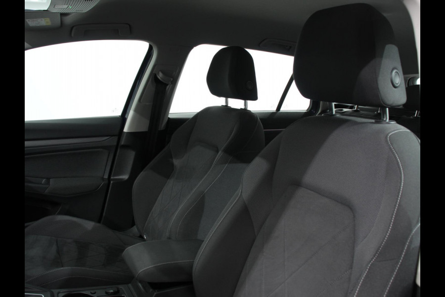 Volkswagen GOLF Variant 1.5 eTSI 150pk DSG Style | Navigatie | Apple Carplay/Android Auto | Climate Control | Camera | Parkeersensoren | Park Assist | Adaptive Cruise control | Wegklapbare trekhaak | Stoel- en stuurverwarming | Climatronic | Virtual Cockpit