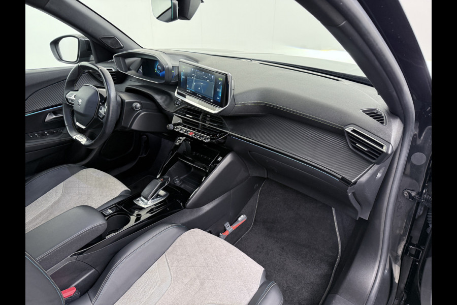 Peugeot e-2008 EV GT Pack 50kWh SOH 90% Pano-Dak+Schuifdak Apple Carplay Android Auto Navi Ecc Adap.Cruise 360°Camera Stoelverwarming Blindspot Privacy Glas Lmv 18" Lane Assist Keyless Bluetooth Pack Safety Plus 1e Eigenaar 100% Dealeronderhouden Origineel Nederlandse Auto