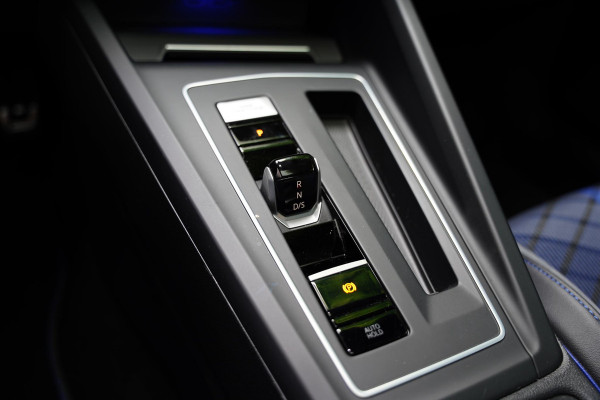 Volkswagen Golf 2.0 TSI R 4Motion Panoramadak Harman Kardon