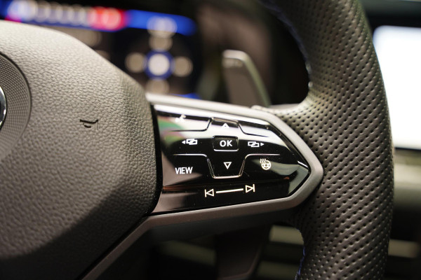 Volkswagen Golf 2.0 TSI R 4Motion Panoramadak Harman Kardon