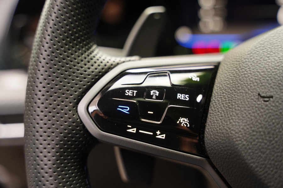 Volkswagen Golf 2.0 TSI R 4Motion Panoramadak Harman Kardon