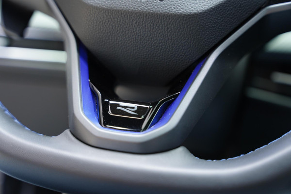 Volkswagen Golf 2.0 TSI R 4Motion Panoramadak Harman Kardon