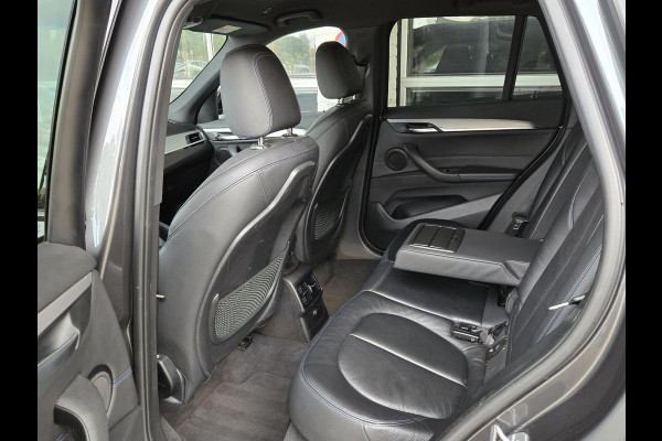 BMW X1 sDrive20i M SPORT | LEDER | TREKHAAK | NAVIGATIE | STOEL- STUURWIELVERWARMING | ELEKTR. KOFFERKLEP |
