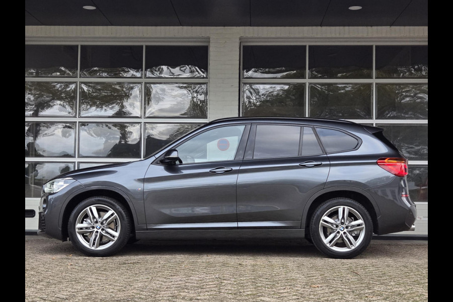 BMW X1 sDrive20i M SPORT | LEDER | TREKHAAK | NAVIGATIE | STOEL- STUURWIELVERWARMING | ELEKTR. KOFFERKLEP |