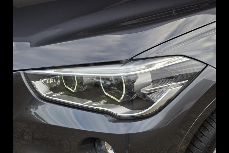 BMW X1 sDrive20i M SPORT | LEDER | TREKHAAK | NAVIGATIE | STOEL- STUURWIELVERWARMING | ELEKTR. KOFFERKLEP |