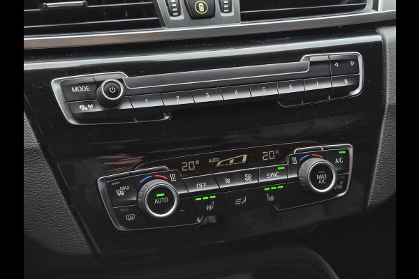 BMW X1 sDrive20i M SPORT | LEDER | TREKHAAK | NAVIGATIE | STOEL- STUURWIELVERWARMING | ELEKTR. KOFFERKLEP |