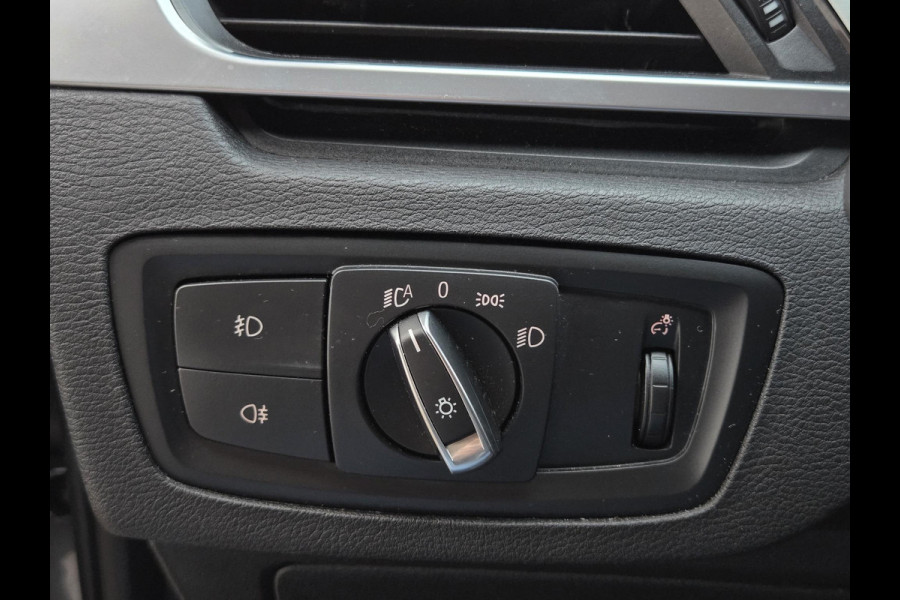 BMW X1 sDrive20i M SPORT | LEDER | TREKHAAK | NAVIGATIE | STOEL- STUURWIELVERWARMING | ELEKTR. KOFFERKLEP |