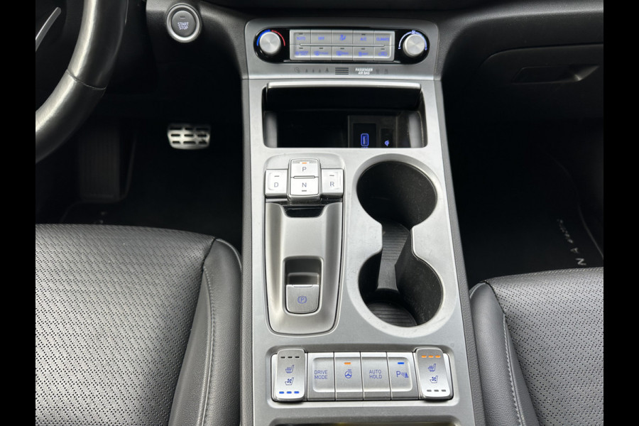 Hyundai Kona EV Premium 64 kWh | SOH: 94,3% | 3 fase | Leder | Two Tone Black | Climate | occasion
