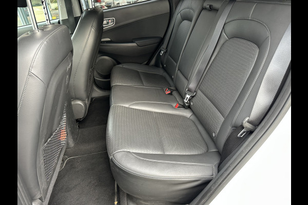 Hyundai Kona EV Premium 64 kWh | SOH: 94,3% | 3 fase | Leder | Two Tone Black | Climate | occasion