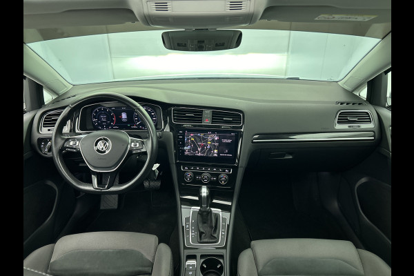 Volkswagen Golf 1.4 TSI Highline (NL-auto, Panorama, Trekhaak, Carplay, StoelV, Climate Cont, Parkeersensoren, Cruise Con, Etc)