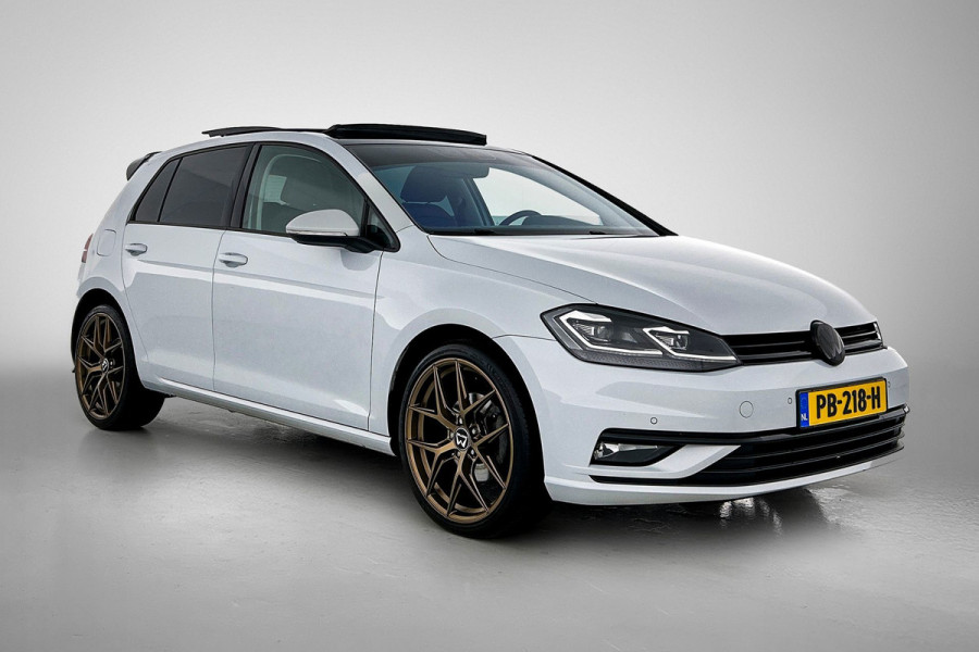 Volkswagen Golf 1.4 TSI Highline (NL-auto, Panorama, Trekhaak, Carplay, StoelV, Climate Cont, Parkeersensoren, Cruise Con, Etc)
