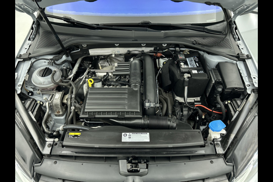 Volkswagen Golf 1.4 TSI Highline (NL-auto, Panorama, Trekhaak, Carplay, StoelV, Climate Cont, Parkeersensoren, Cruise Con, Etc)