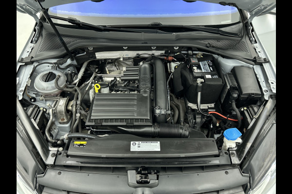 Volkswagen Golf 1.4 TSI Highline (NL-auto, Panorama, Trekhaak, Carplay, StoelV, Climate Cont, Parkeersensoren, Cruise Con, Etc)
