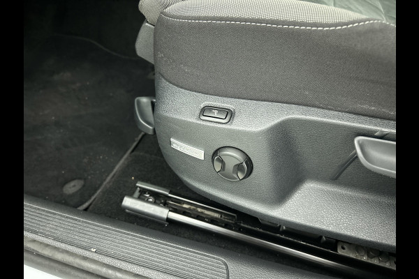 Volkswagen Golf 1.4 TSI Highline (NL-auto, Panorama, Trekhaak, Carplay, StoelV, Climate Cont, Parkeersensoren, Cruise Con, Etc)