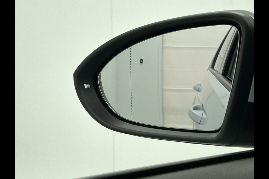 Volkswagen Golf 1.4 TSI Highline (NL-auto, Panorama, Trekhaak, Carplay, StoelV, Climate Cont, Parkeersensoren, Cruise Con, Etc)