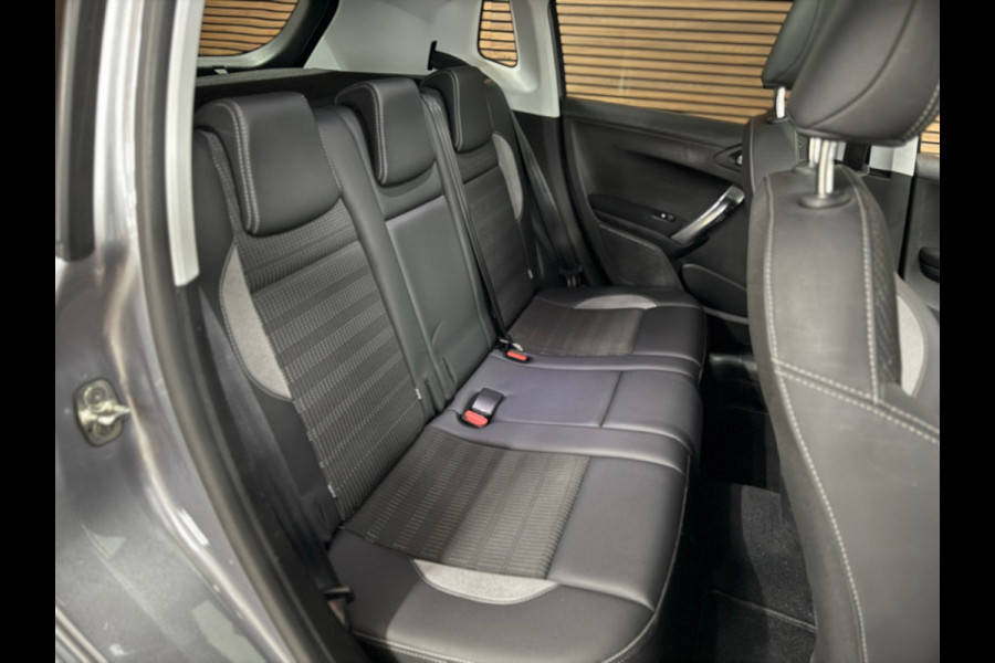 Peugeot 2008 1.2 PureTech 130 PK Allure | Half Leer | Trekhaak | 16' inch | Pano | Camera | Dealer Onderhouden