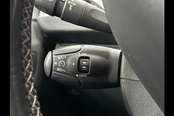 Peugeot 2008 1.2 PureTech 130 PK Allure | Half Leer | Trekhaak | 16' inch | Pano | Camera | Dealer Onderhouden