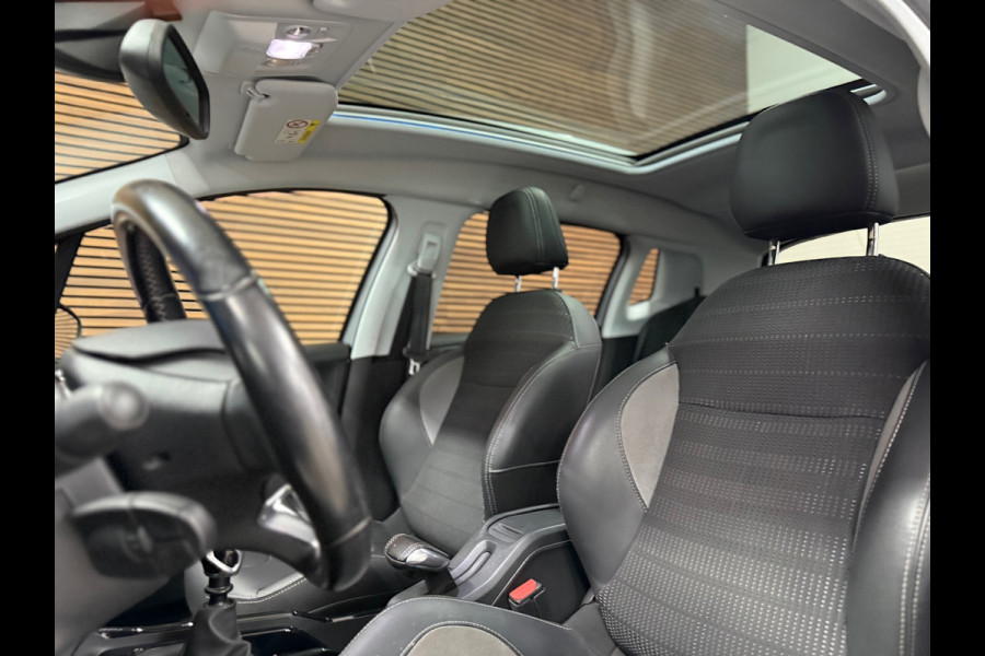 Peugeot 2008 1.2 PureTech 130 PK Allure | Half Leer | Trekhaak | 16' inch | Pano | Camera | Dealer Onderhouden