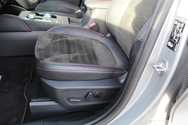 Ford Kuga 2.5 PHEV ST-Line X , 225pk , 1500kg Trekgewicht Navigtie , Camera , Bluetooth , Stoel en voorruitverwarming BenO audio systeem