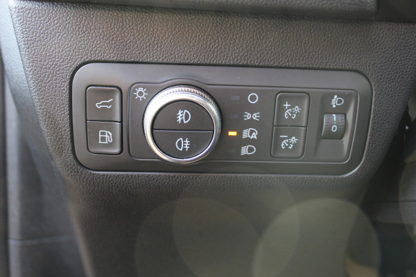 Ford Kuga 2.5 PHEV ST-Line X , 225pk , 1500kg Trekgewicht Navigtie , Camera , Bluetooth , Stoel en voorruitverwarming BenO audio systeem