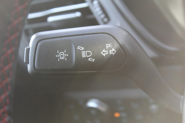 Ford Kuga 2.5 PHEV ST-Line X , 225pk , 1500kg Trekgewicht Navigtie , Camera , Bluetooth , Stoel en voorruitverwarming BenO audio systeem